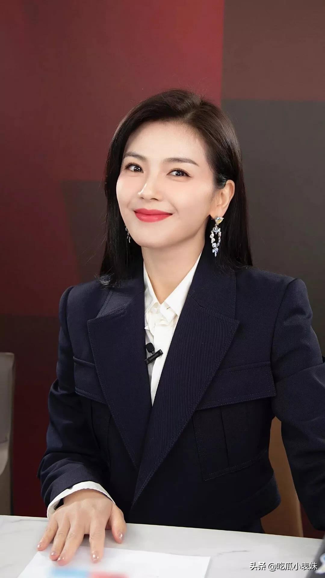 刘涛迷人美照，衣着光鲜，靓丽时尚，真的很美