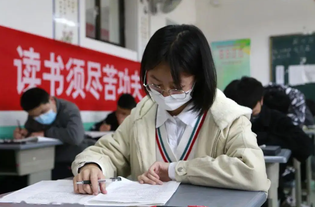 2022高考进入倒计时，学生若想考上本科，分数需要达到多少？