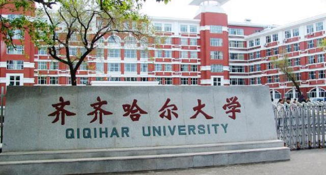 考研名师张雪峰，“狂黑”自己家乡的大学，扬言不用复习也能考上