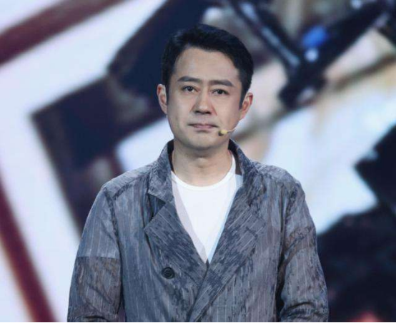 刘钧个人资料("精刮子"刘钧,19岁当电工,45岁成正午阳光新宠,戏外娶女