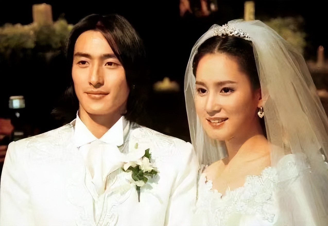他的妻子李惠媛曾是韩国小姐(安贞焕和美丽的妻子，参加女儿毕业典礼！李惠媛还是那么漂亮温柔)