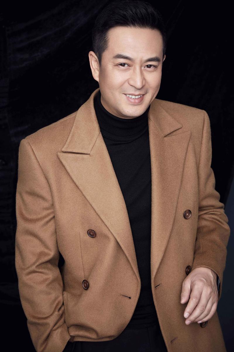 2008年,张嘉译成名后,买下7000万的大别墅,前妻杜珺生活不如意