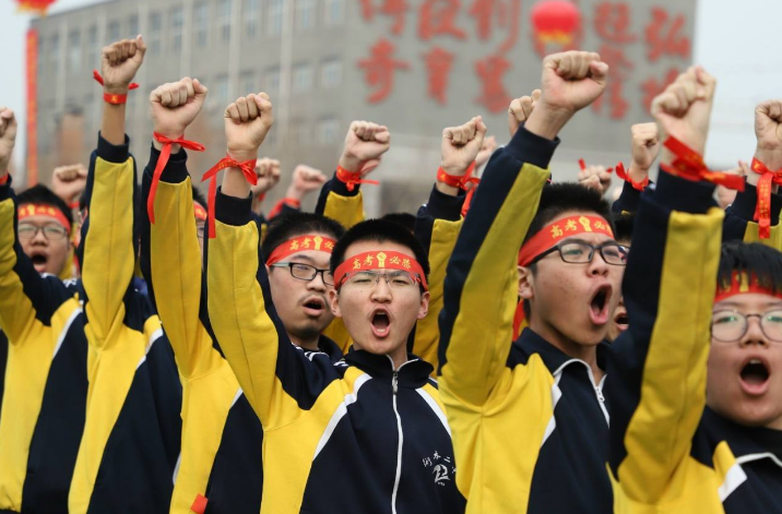 热衷于搞社团的雅礼中学，共有78人考进清北，和衡中形成鲜明对比