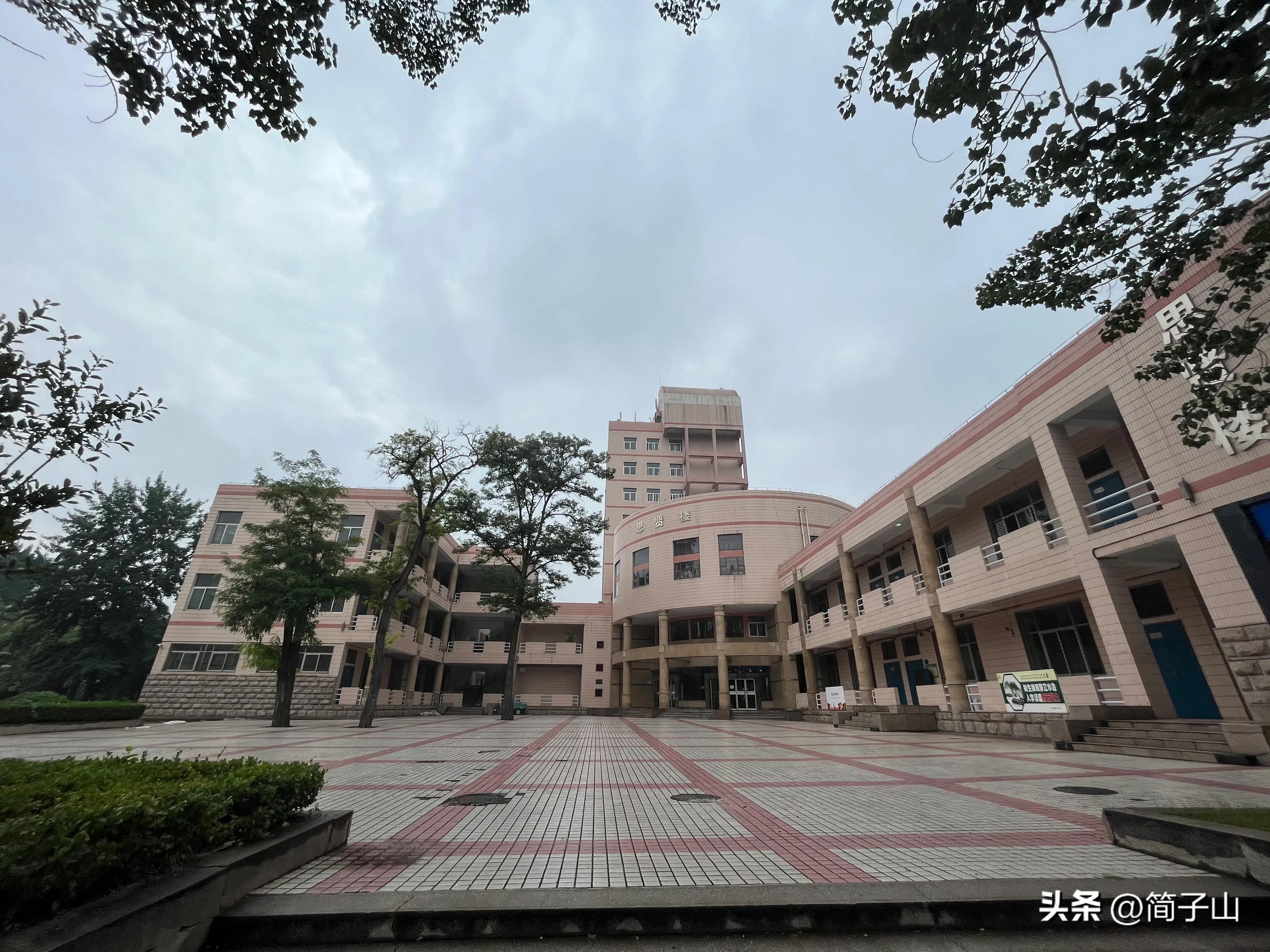 太原理工大学老校区图片