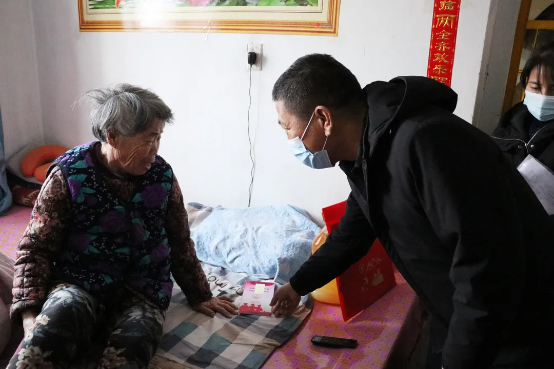 辉南县人民法院党组书记、院长崔新江开展走访慰问活动