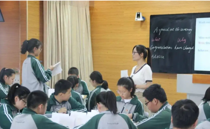 清华大学课堂随拍，几乎都采用全英文授课，国际化还是过度追捧？