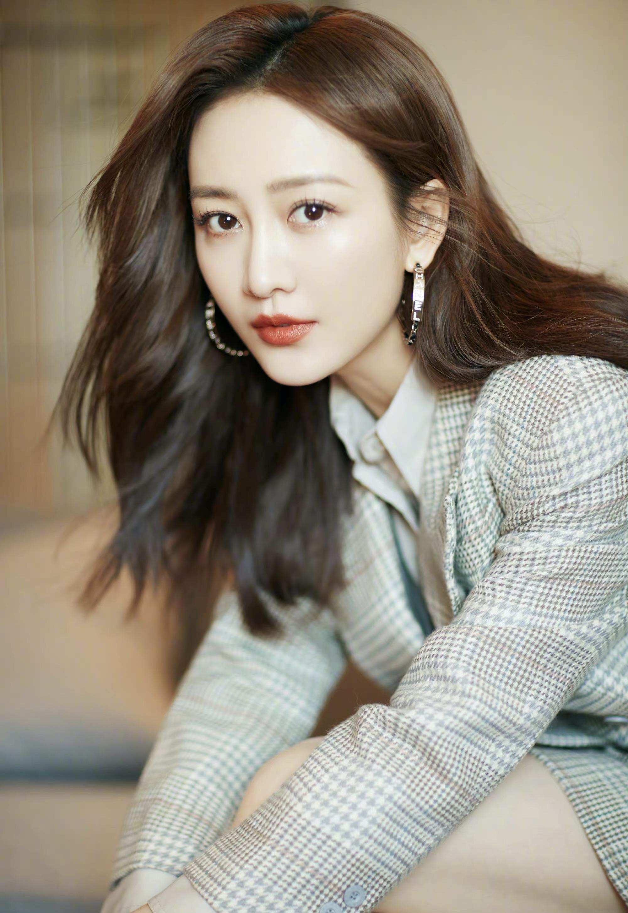 王欧是众多美女艺人中特别的一个,美的级别极高,辨识度也极高,独具