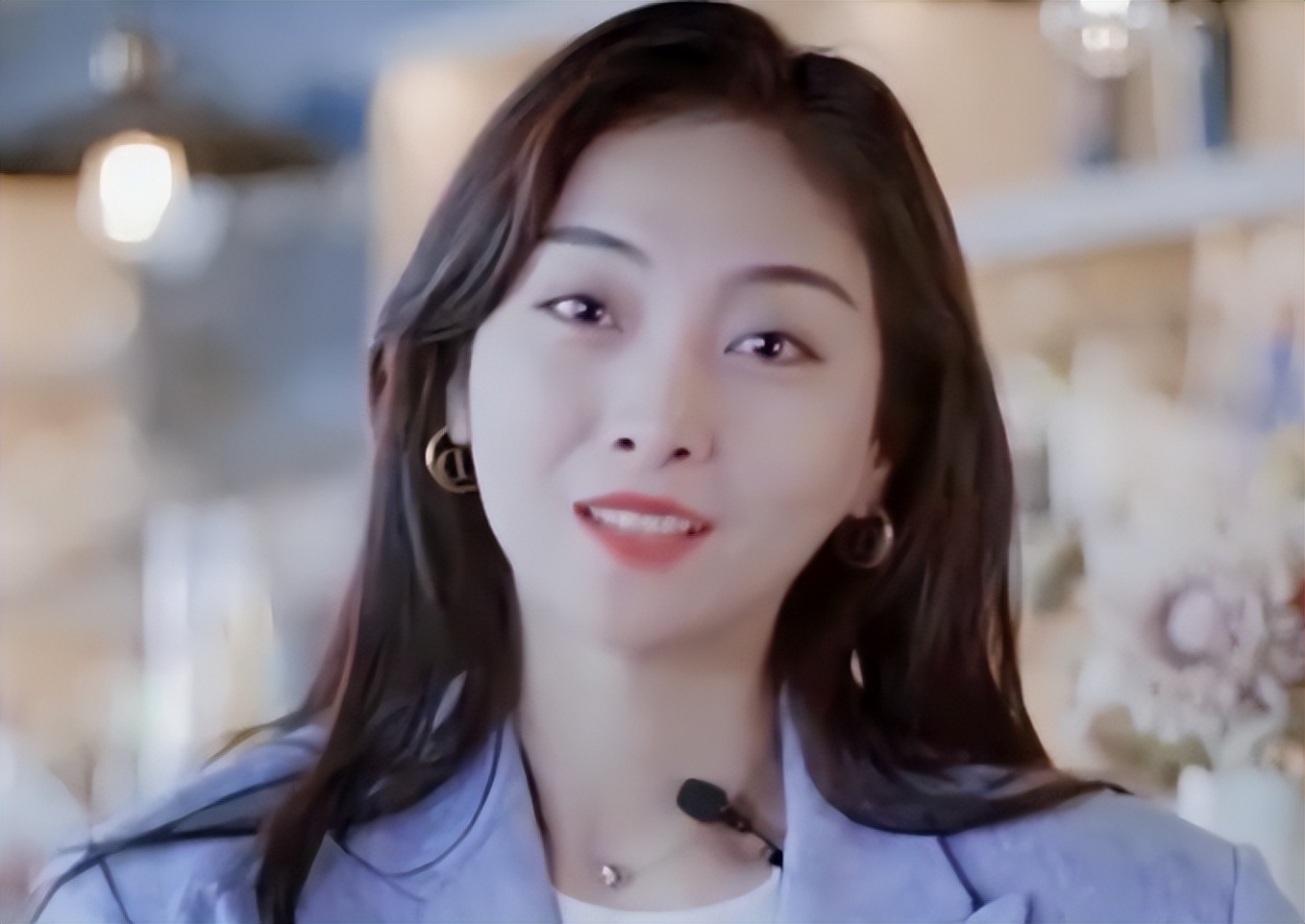 山东90后美女模特，未婚生下3个混血女儿，年入千万