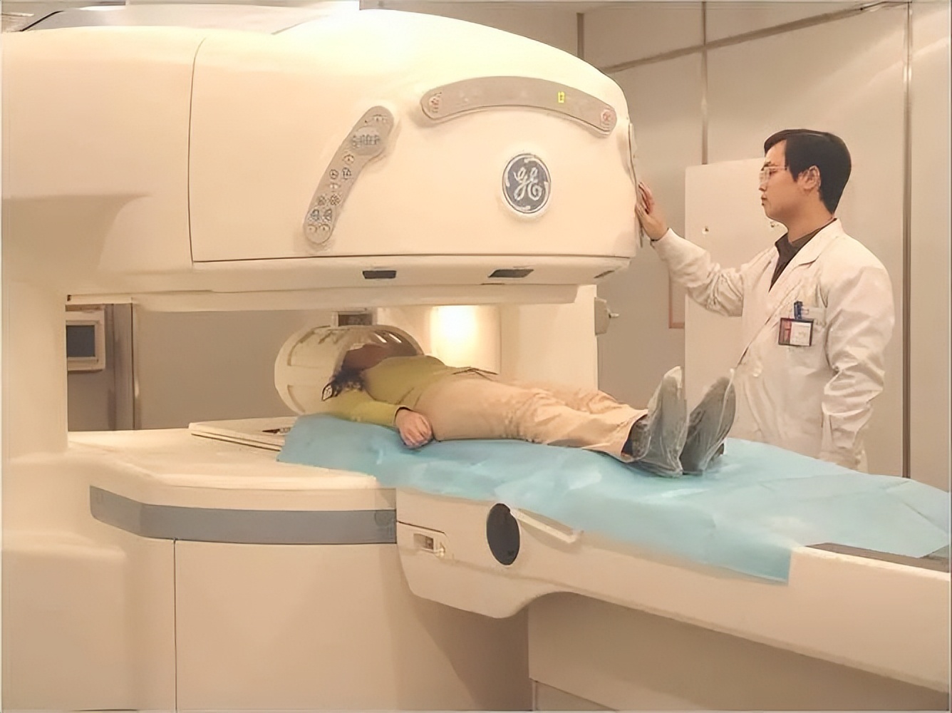 核磁共振的价格(做一次磁共振要多少钱)