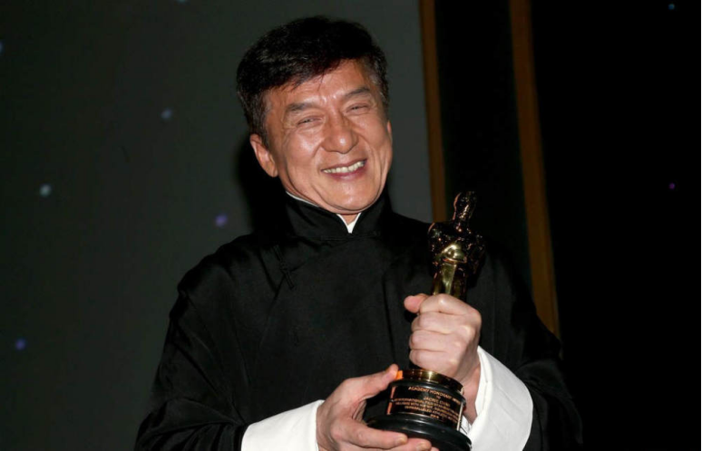 打戏无力、假吃、用十个替身，比起老戏骨，这些流量演员太拉跨了