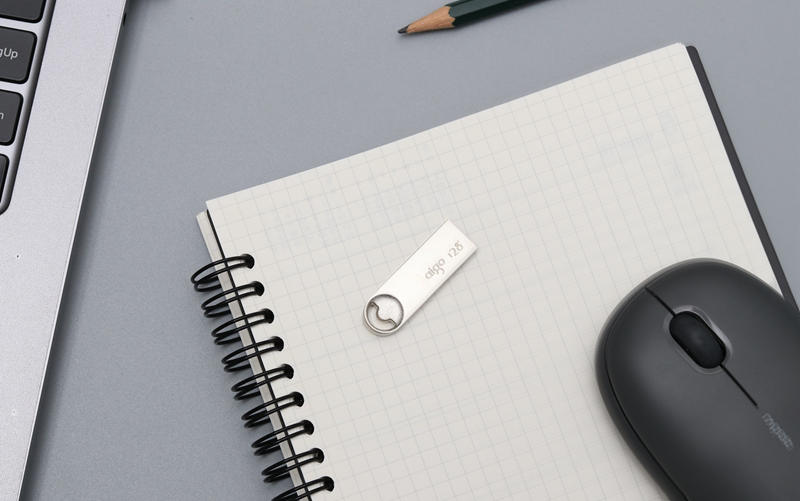 全金属机身，小身材大容量 aigo U盘USB3.2高速体验