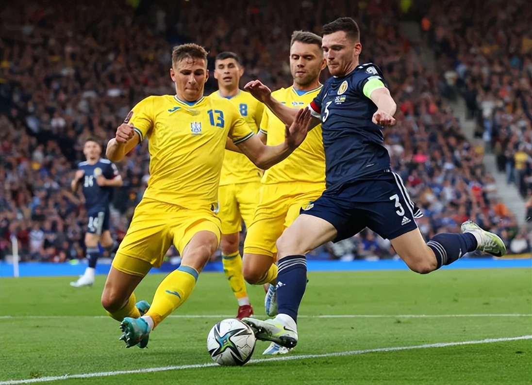 意大利阿根廷历史交手（3-0夺冠！3-1晋级！世界足坛刺激一夜：阿根廷卫冕，乌克兰进决赛）