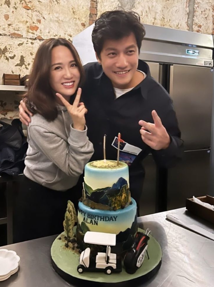 陈乔恩生病住院直呼痛，男友艾伦悉心照顾多日，调侃称像在露营