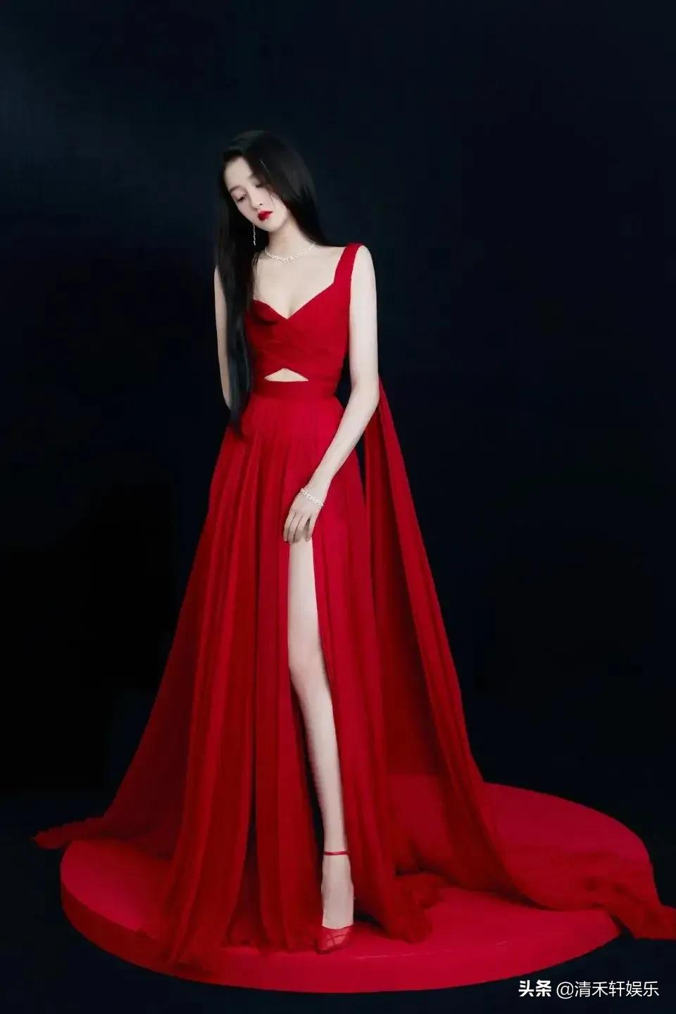 鹿晗正牌女朋友关晓彤，是真好看。鹿晗应该很幸福吧