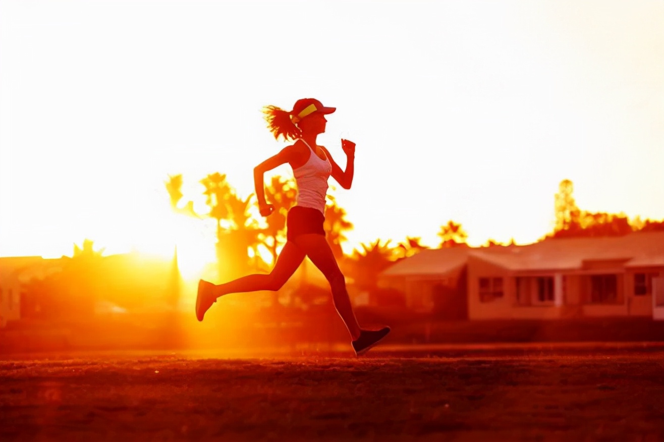 女人奔跑优美图片图片