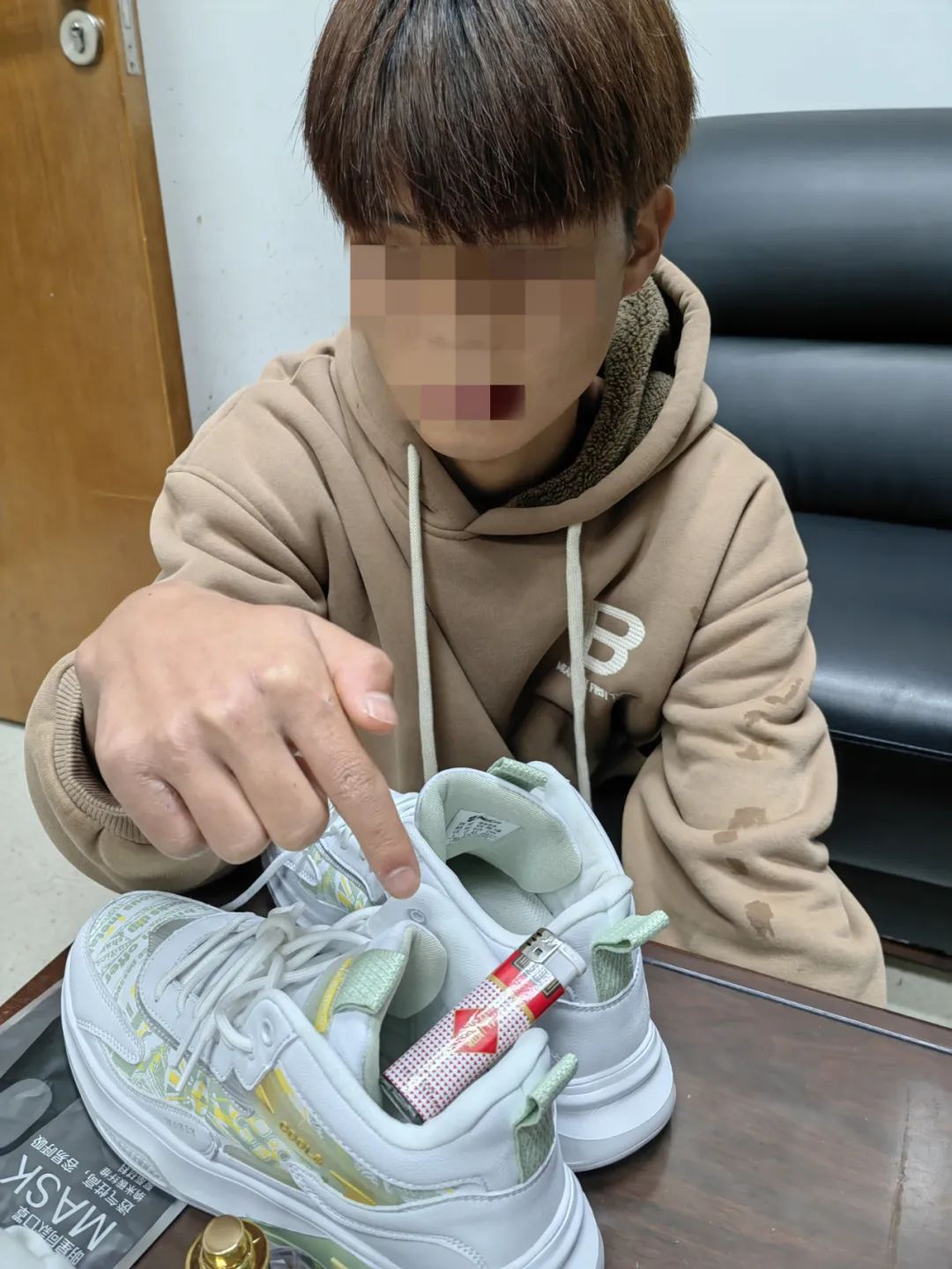 坐飛機不能帶什么東西（「溫馨提示」返程高峰，這些物品不能隨身帶上飛機）