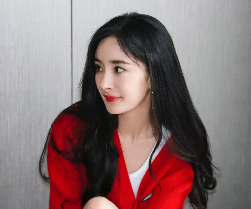 痘痘脸、赘肉、五五分！生图里的女星，让我看见了人间真实