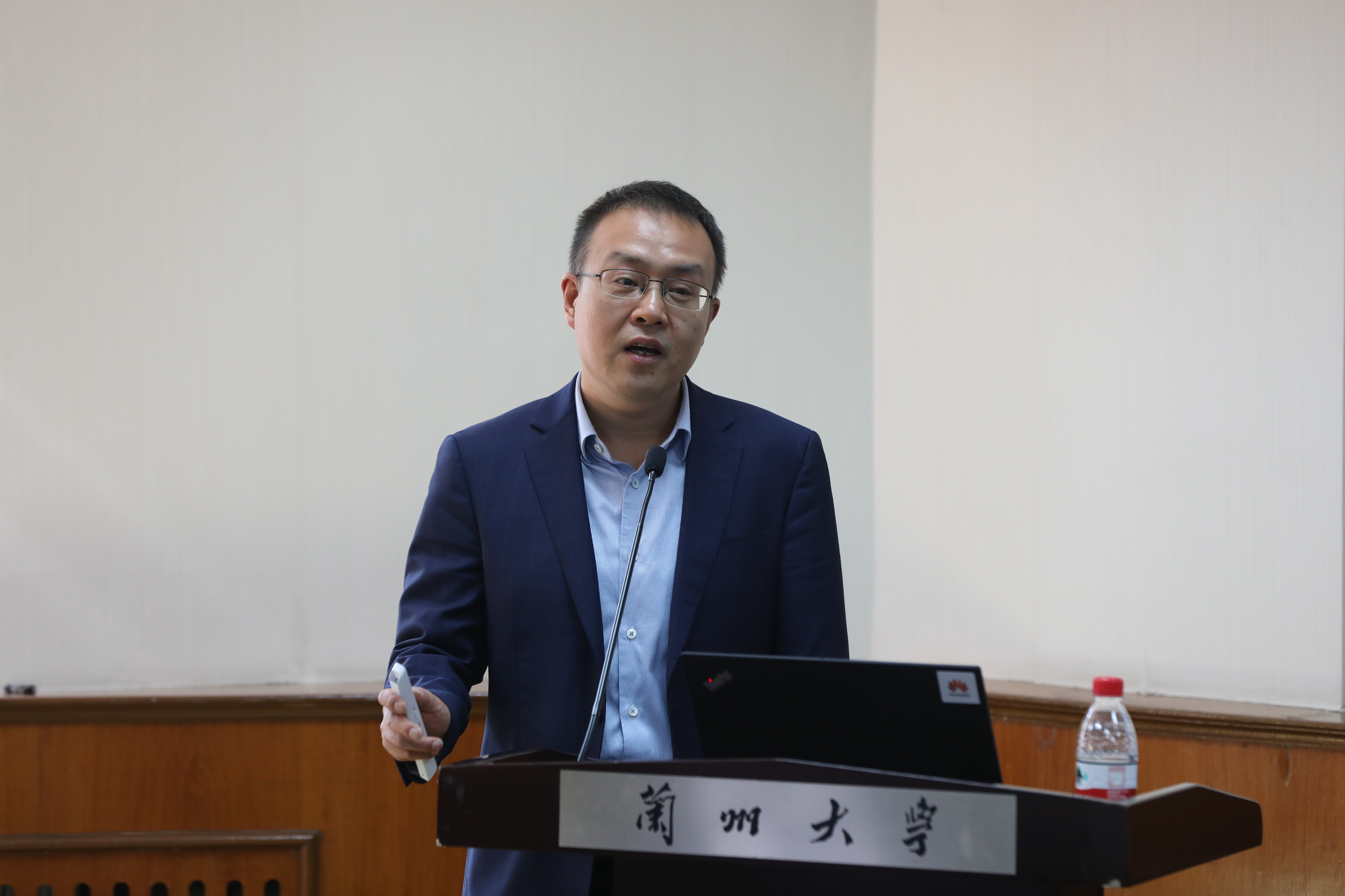 兰州大学召开华为“智能基座”项目对标交流会暨2021“智能基座”项目奖教金、奖学金颁奖仪式