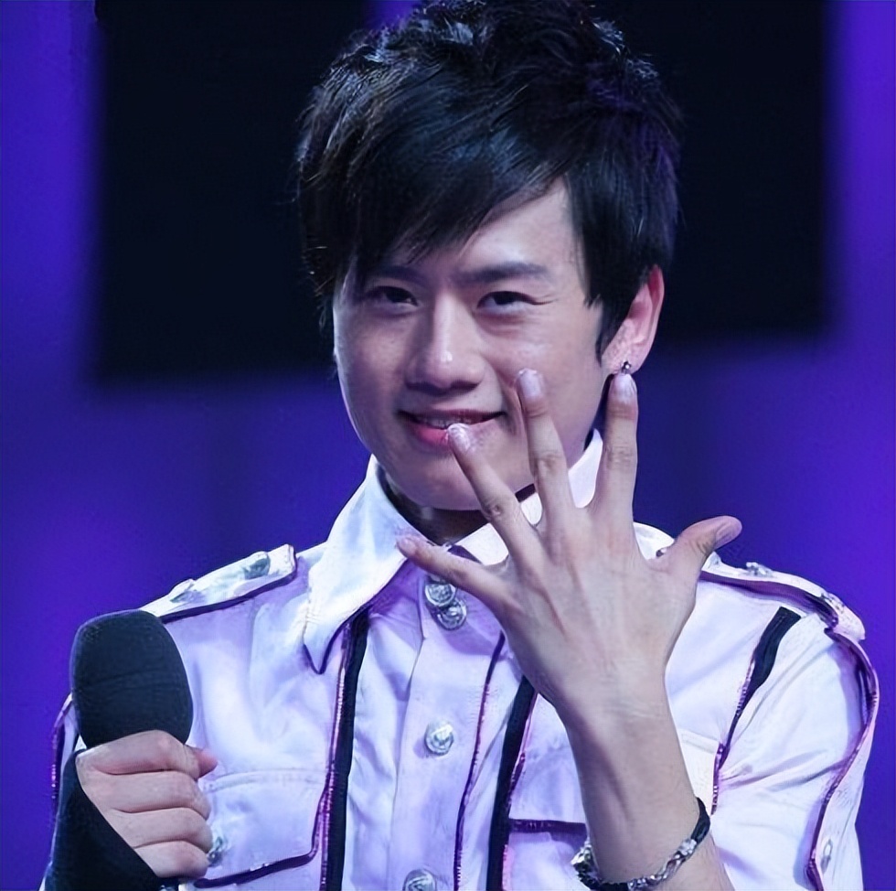 张杰是07快男第4名,在快男选秀之前,他就已经获得了"我型我秀"的冠军.