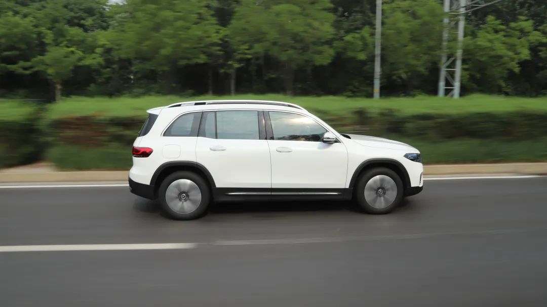 奔驰新能源(奔驰EQB：豪华品牌SUV，纯电续航600km！优惠后20多万就能买？)