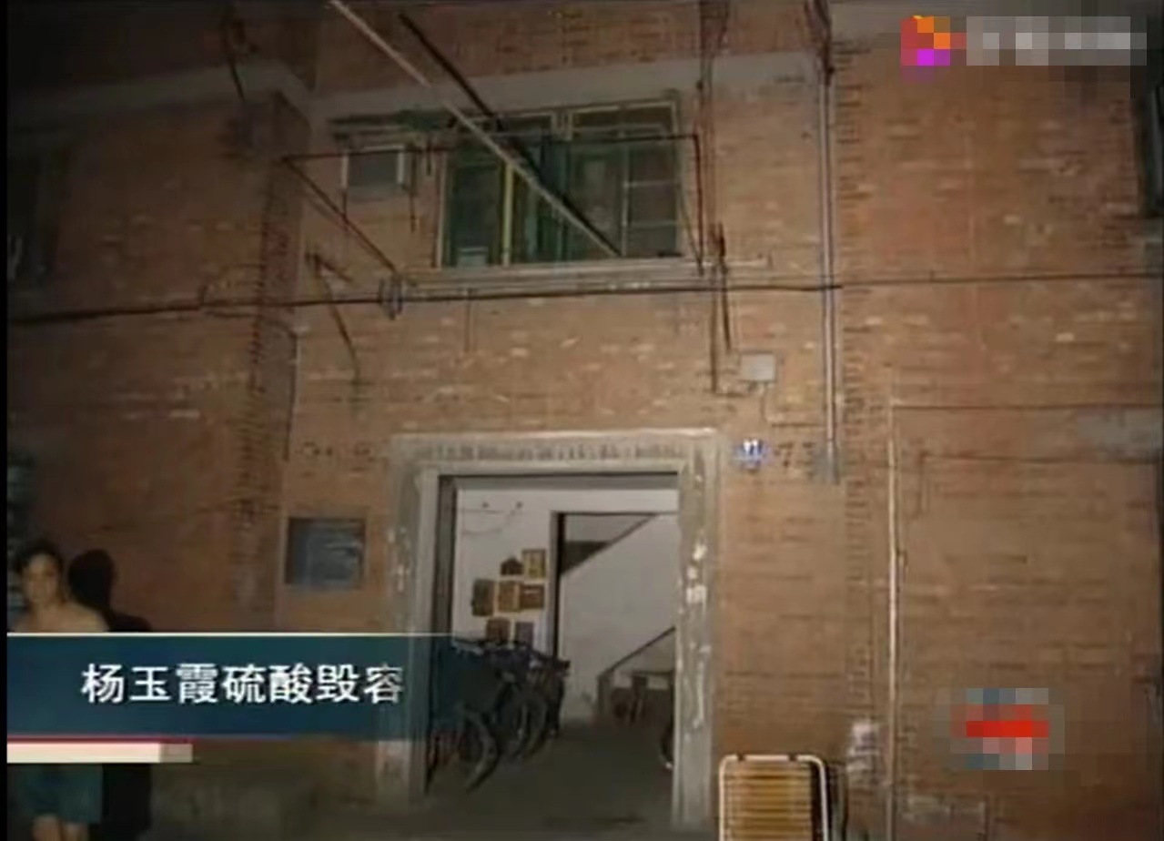 比鬼更可怕的是人心：出轨女教师索爱被拒，毒手伸向情人妻女