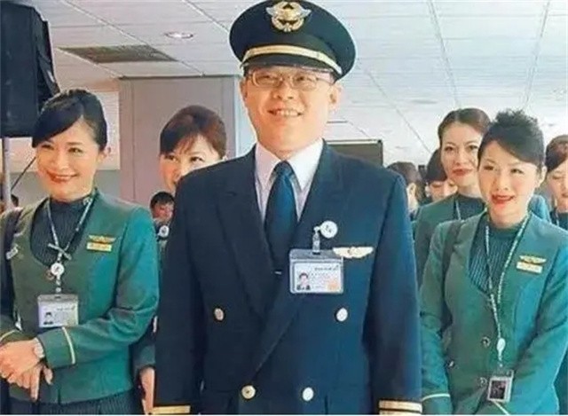 “海上皇帝”私生子：继承4000亿台币遗产，曾因空姐损失20亿台币
