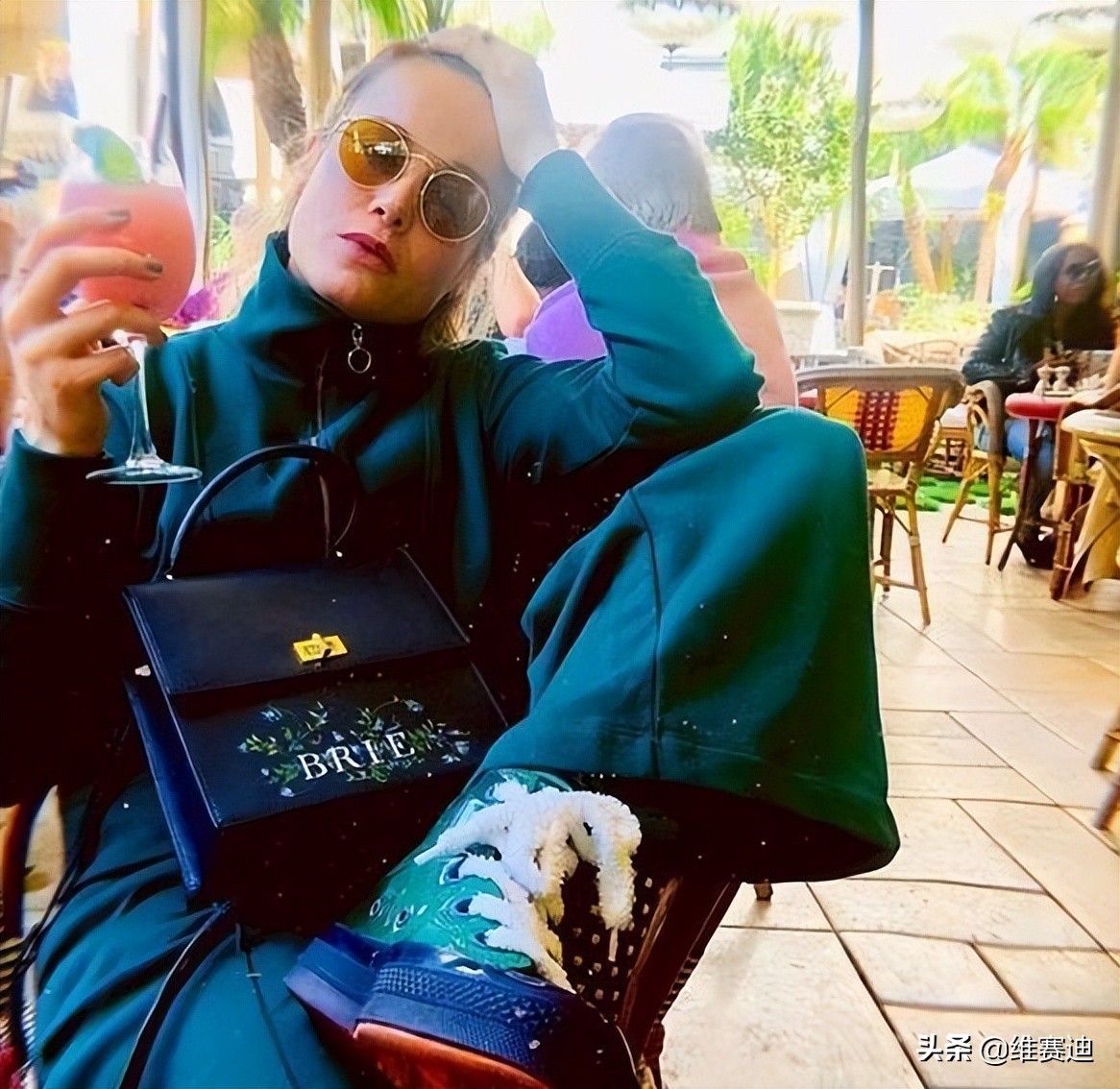 将自己“尖锐”的一面放在适合的位置，这就是布兰切特成功的秘诀