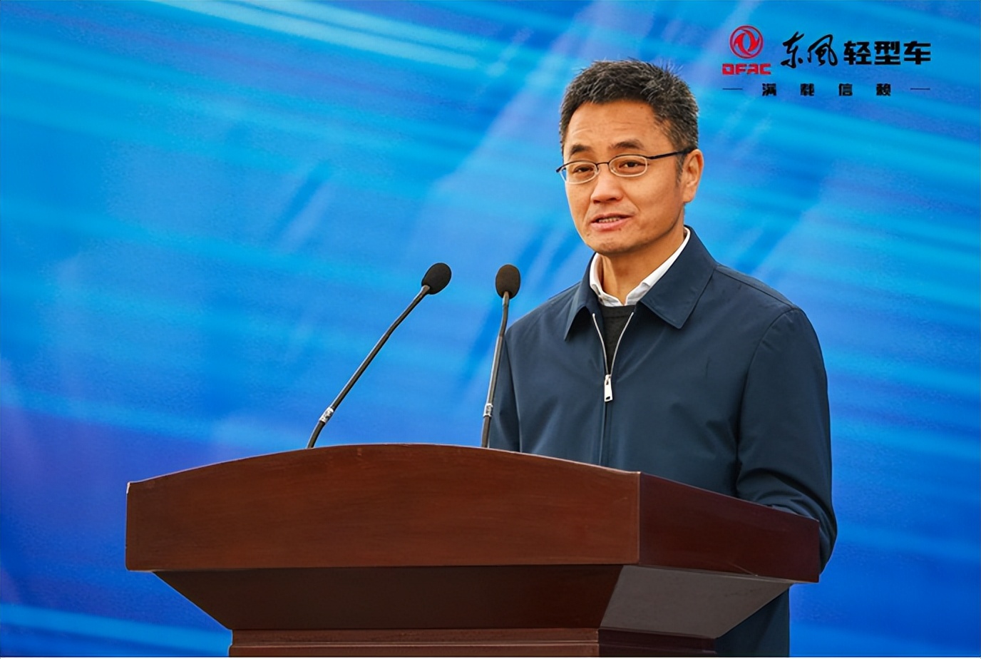 襄阳市委副书记,市长王太晖讲话马旭明,竺延风共同按下开工启动球.