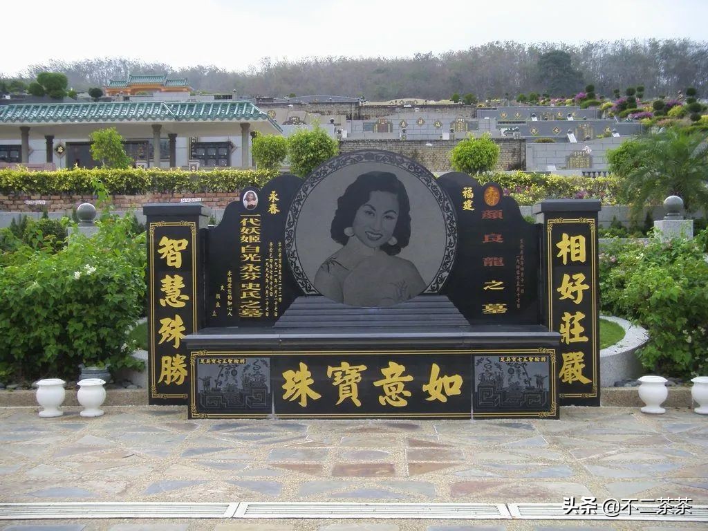 她是当时上海滩五大歌后之一，老年时感叹：婚姻几乎毁了我