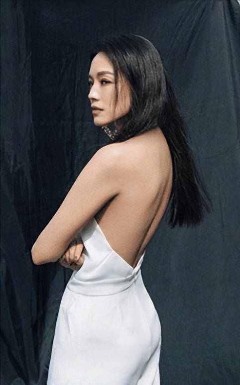 胖一丝油腻,瘦一点太柴,这8位女星的背影杀,个个香艳