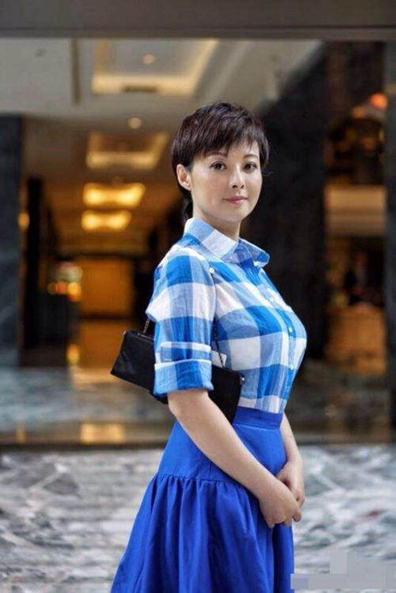 看了袁立的夏季穿搭，才发现：再过30年，你穿衣也不如她时髦