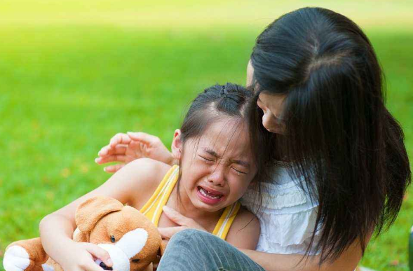 孩子在学校被欺负该“打回去”吗？父亲高情商反击，引家长称赞