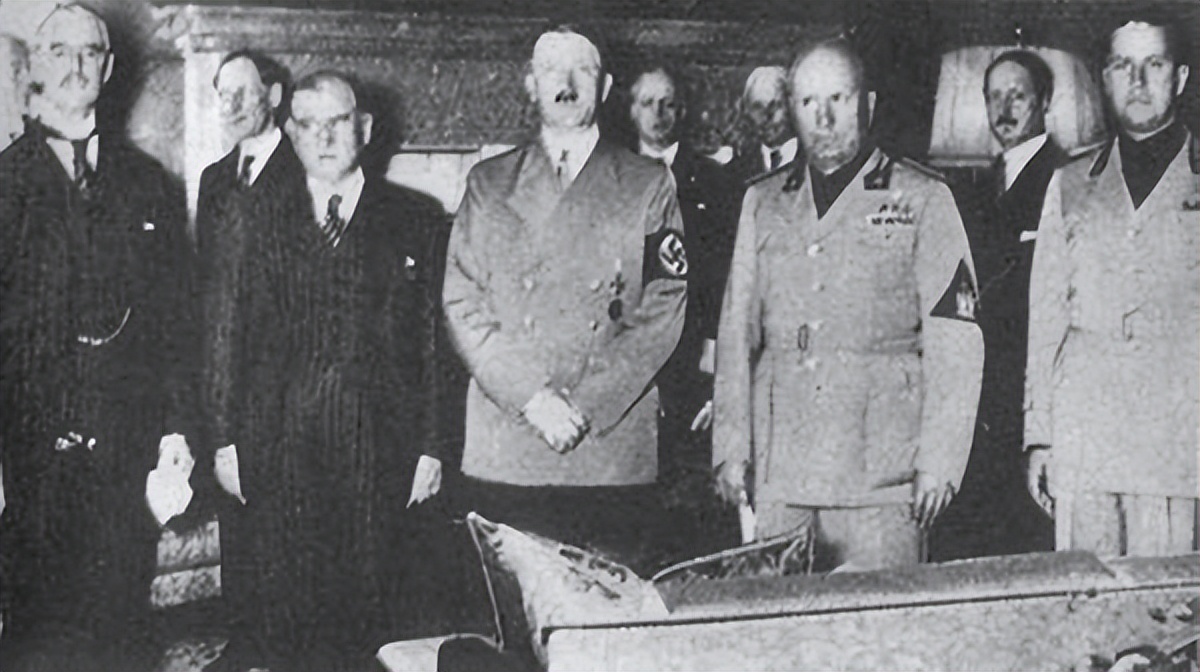 二战时期，面对希特勒的挑衅，英国宣布接受希特勒的挑战