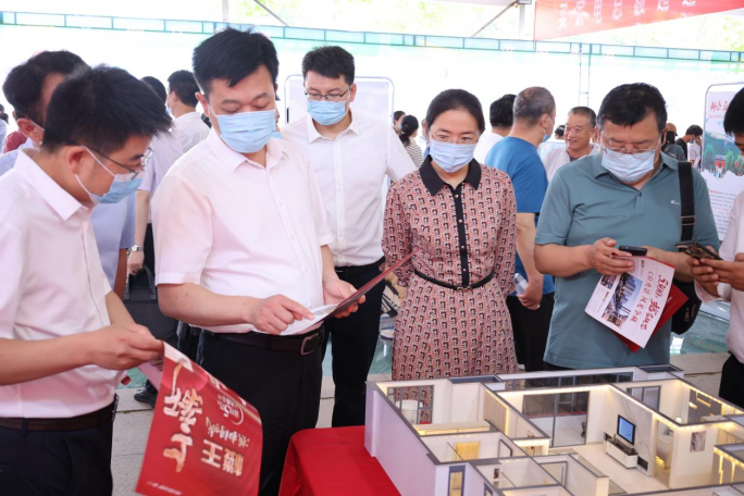魅力钢城新地标·汶河公园等您来丨济南市钢城区第二届文化旅游生活博览会在钢城区大汶河广场顺利开幕