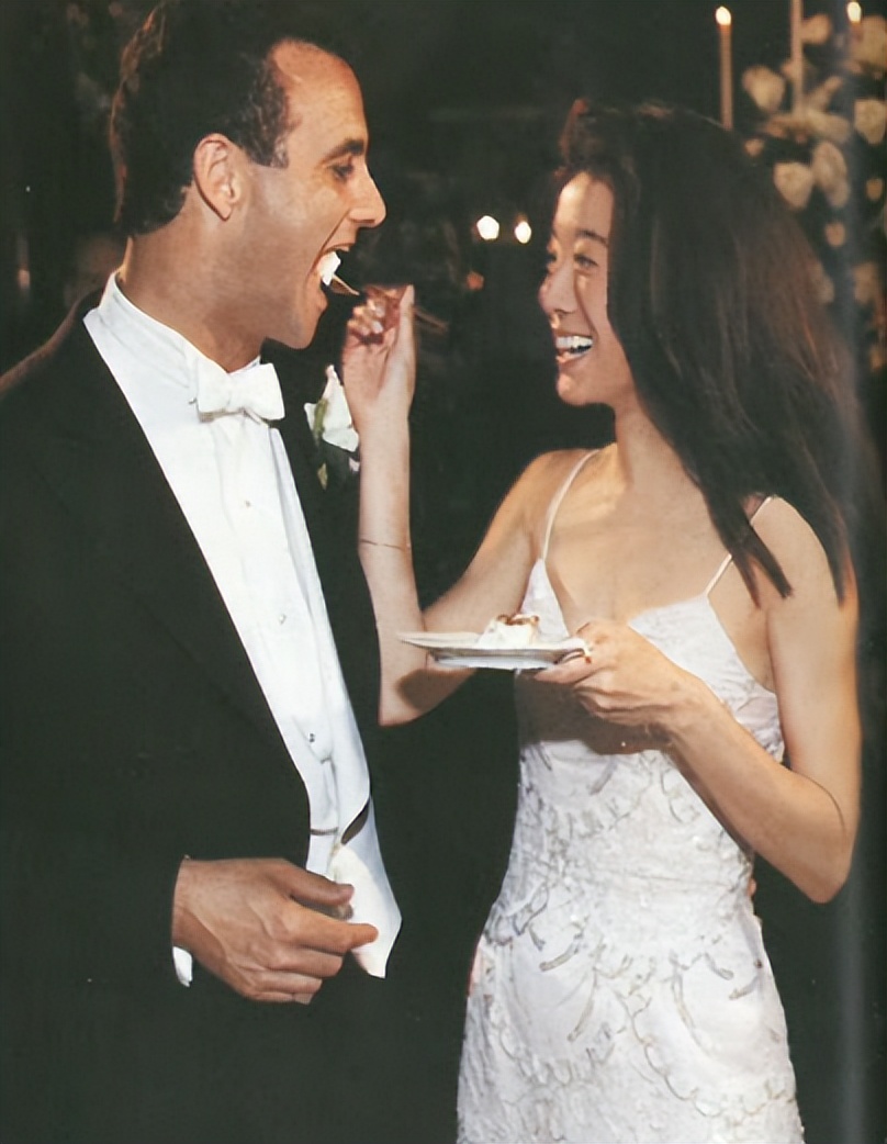 72岁王薇薇依旧女王范：和小36岁花滑王子分手后，财富自由她都有