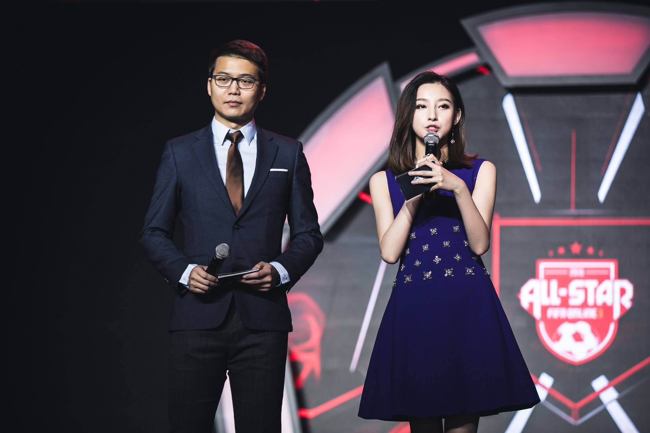 世界杯解說哪家強(qiáng)（世界杯明天開打，CCTV解說主持人公布！詹俊、張路在網(wǎng)絡(luò)平臺直播）