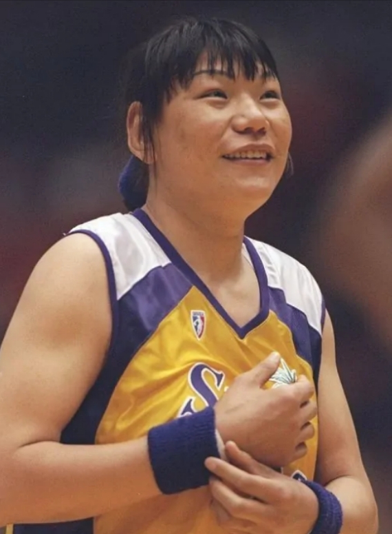 原中国家篮球女队员海霞(篮坛"女巨人"郑海霞,43岁与粉丝结婚后无子女