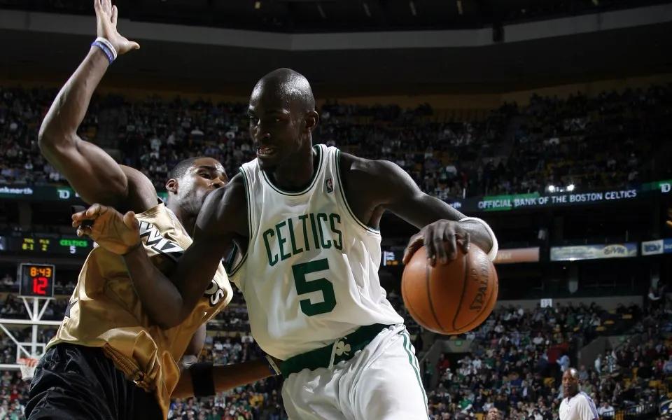 nba哪些球星最厉害(美媒列出了史上最伟大的20名球员，以及他们的总决赛战绩和数据)