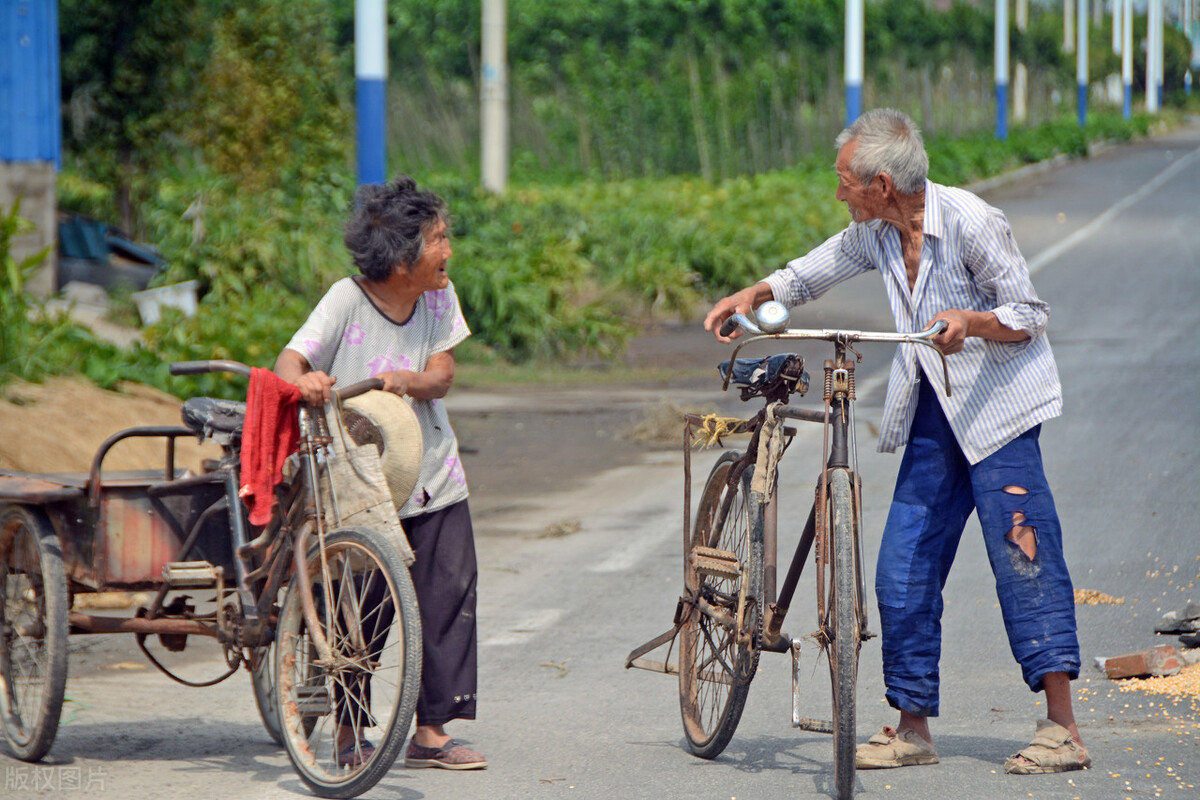 年赚50万的旧衣服回收，为什么在农村干不下去，村民：一场骗局