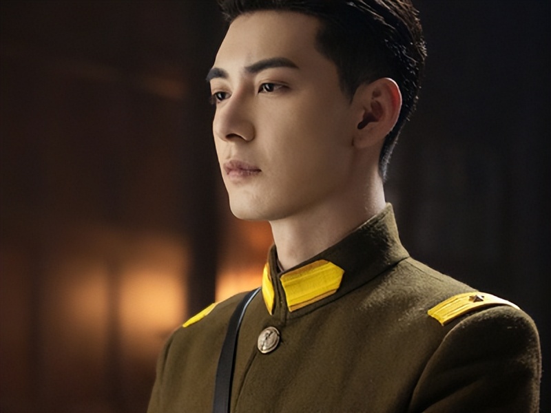 个个鹤立鸡群，却烦恼“长太高”，这10位男星的身高太不懂事