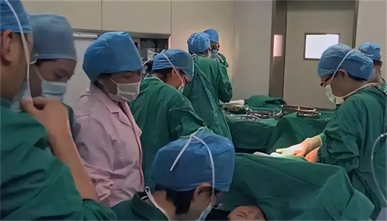 2005年,山东女子人流手术被实习医生围观,怒将医院告上法庭