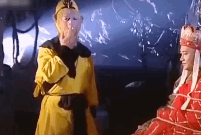 经典剧集的“边角料”，八戒骑摩托、妃子玩手机，谢谢，有被笑到