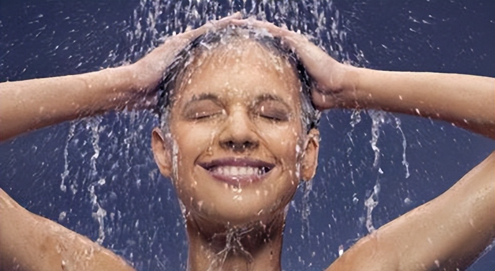 “早上洗澡灭阳气，晚上洗澡生湿气”，是啥意思？什么时间洗才好