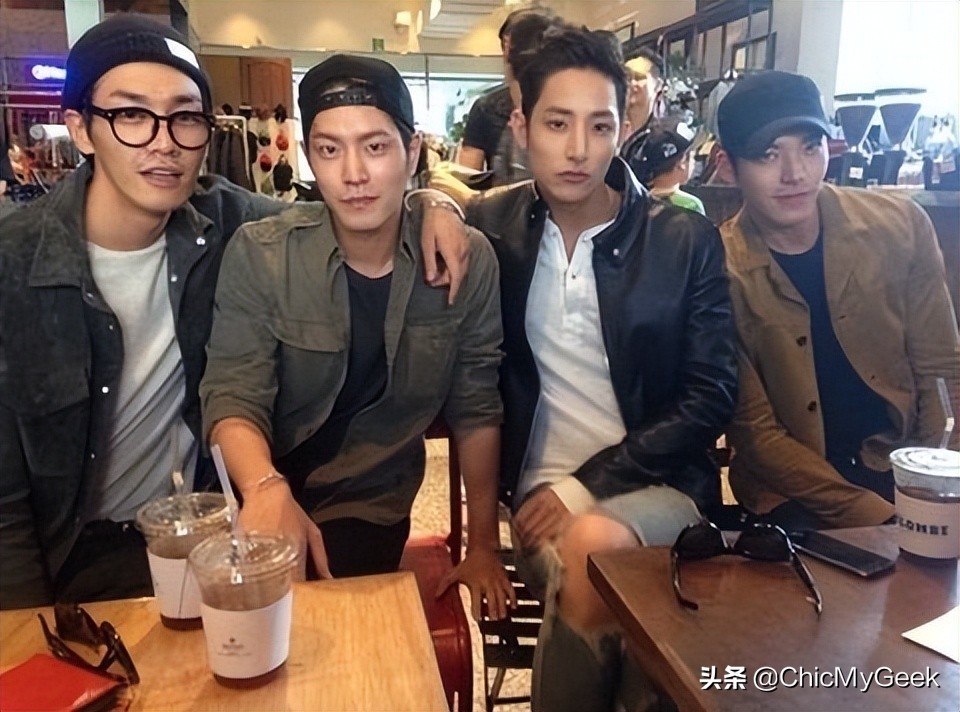 李洙赫真正的好兄弟都是模特出身的演员,如盛骏,金宇彬,洪宗玄与金英