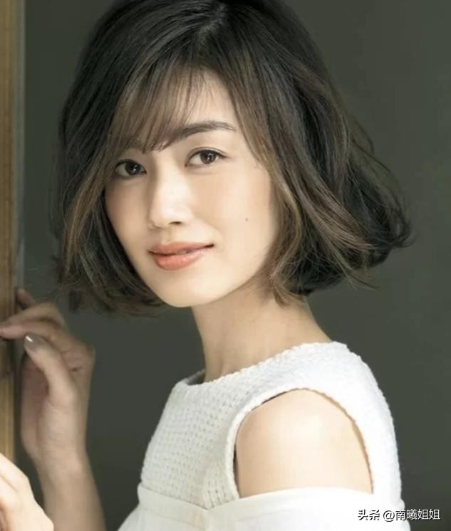 发型对于女人而言，究竟有多重要？看完这3组对比图，你就知道了