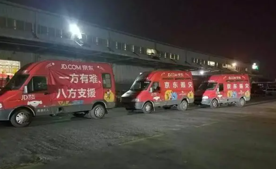 刘强东年轻时的照片，这穿着看了让人心酸，白手起家不容易