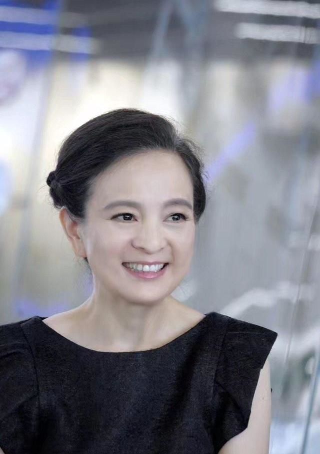 东方闻樱本色出演《红楼梦》，女孩都不和她玩，只和陈晓旭关系好