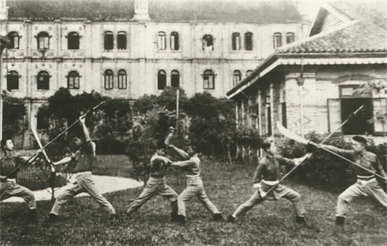 一代宗师霍元甲，42岁病逝后，其子孙后代现状如何？