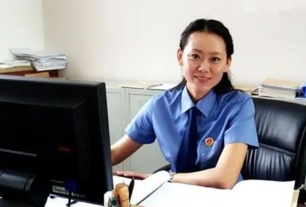 同样是法学毕业生，公务员和律师两者差距如天方夜谭，幸亏没选错