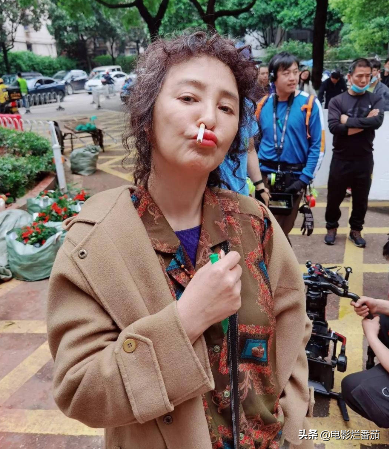 老戏骨火出圈，李勤勤在《亲爱的小孩》中的表演，凭什么这么豪横